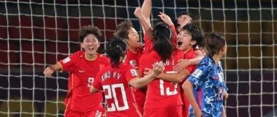 一觉醒来，中国女足刷屏！网友燃了：这才叫铿锵玫瑰！
