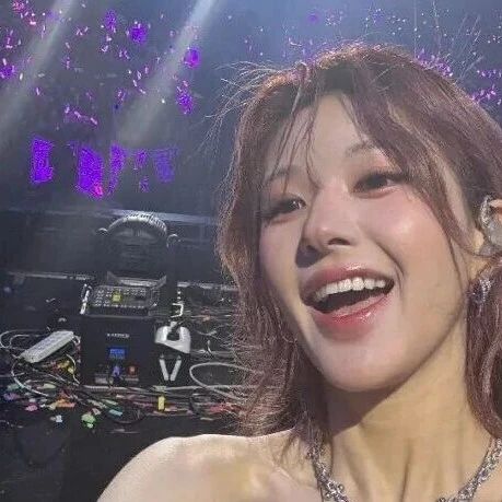 赵露思回归,将发布两首新单曲;此前其发长文控诉经纪公司,深夜注销微博