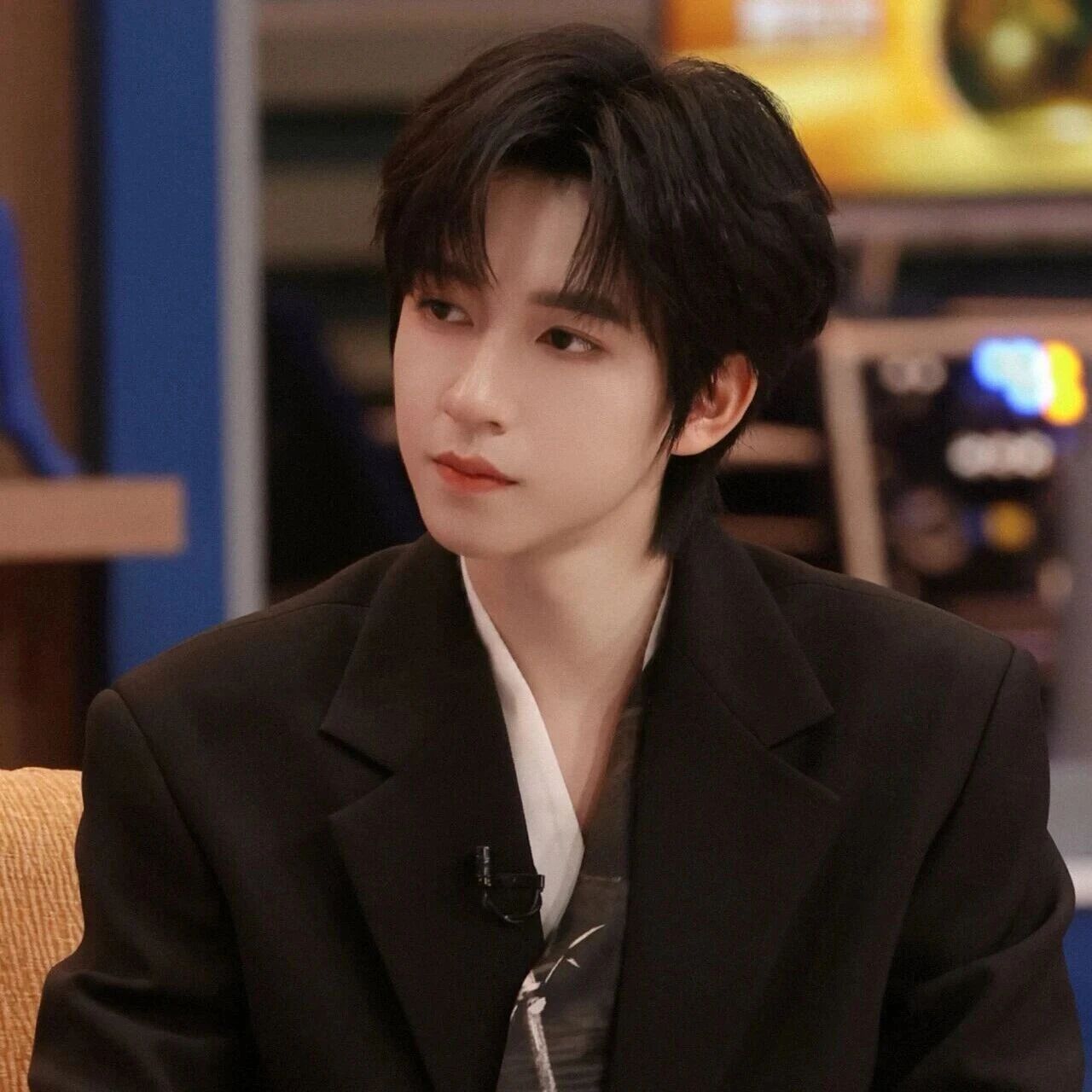 时代少年团成员贺峻霖拟保研中国传媒大学,或将成为时代峰峻公司首位研究生艺人