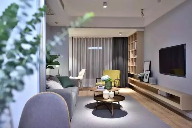 80平的小户型二居室，蓝灰色带来的格调感，年轻人都喜欢