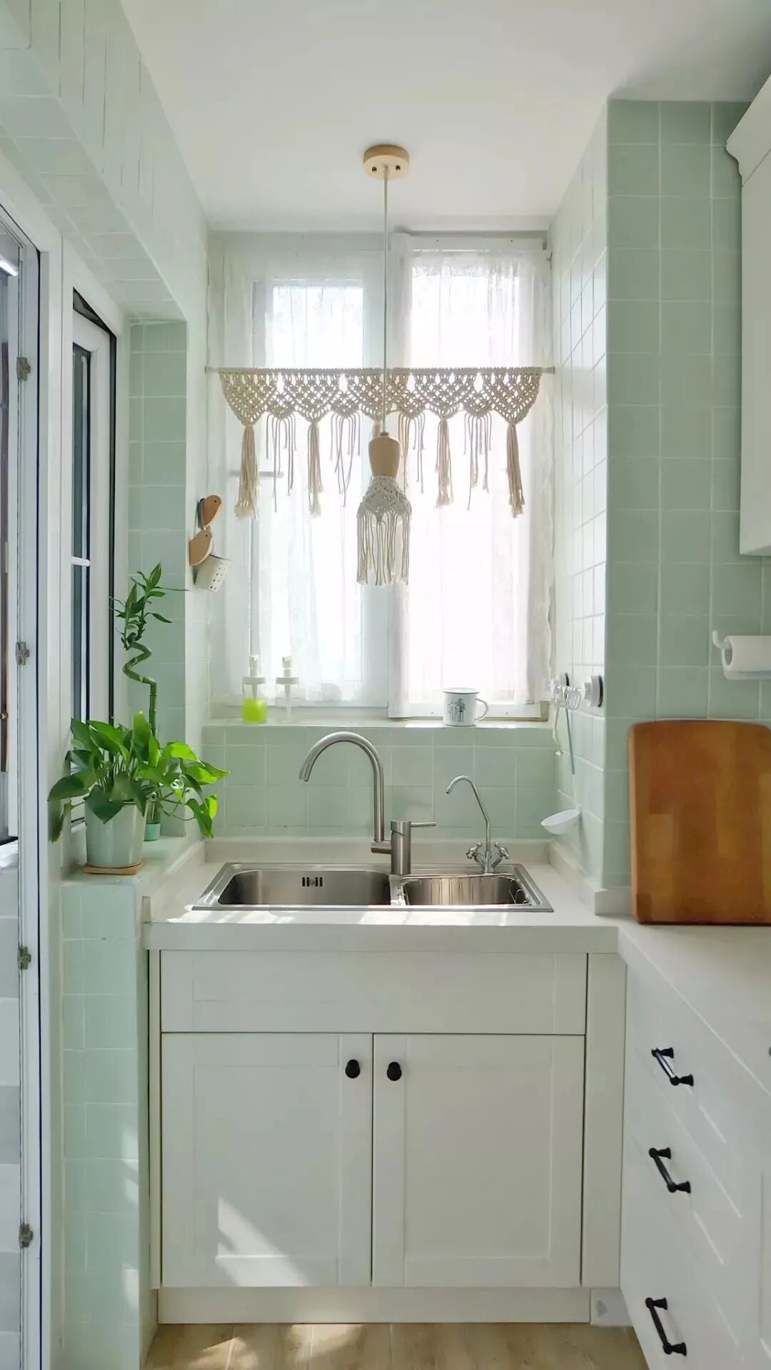 小户型厨房虽然紧凑，但也要好看，先从橱柜下手吧！