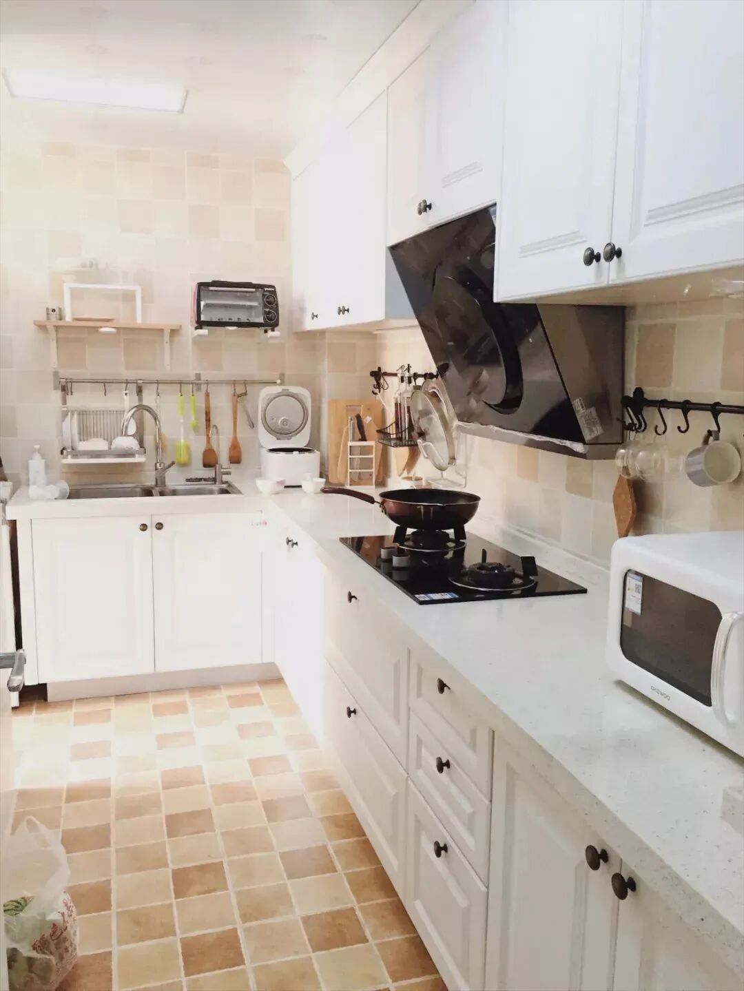 小户型厨房虽然紧凑，但也要好看，先从橱柜下手吧！