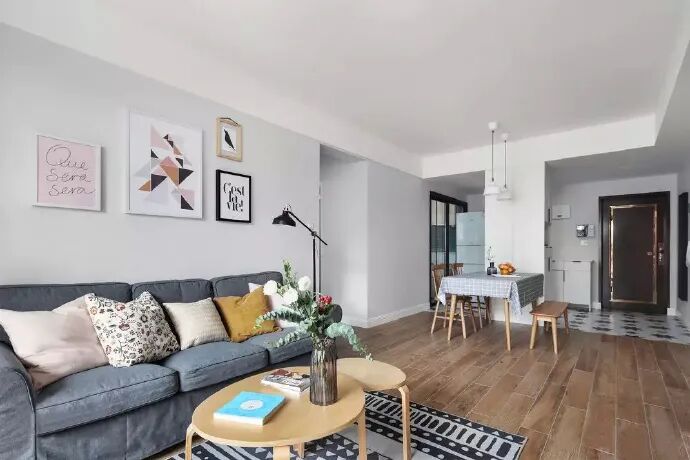 68平两室小户型，客厅不吊顶，电视墙超实用，全屋都漂亮