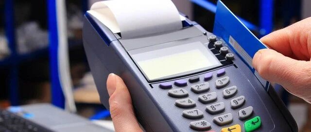 银行职员为完成考核刷卡套现5000万被判5年