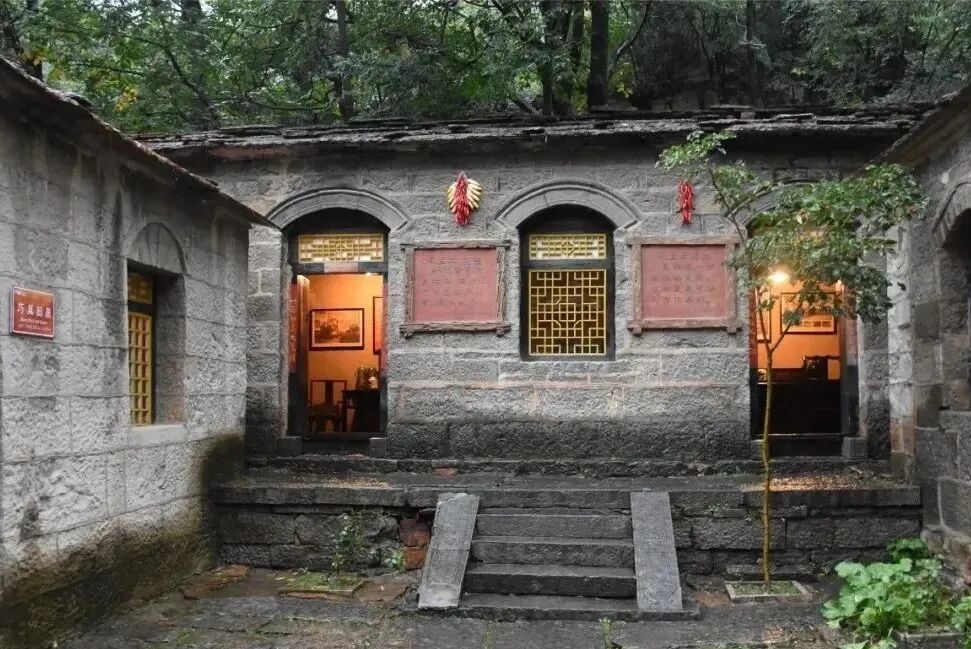 莲花洞国家aaa级景区,位于武安市活水乡井峪村,面积5平方公里,有典型