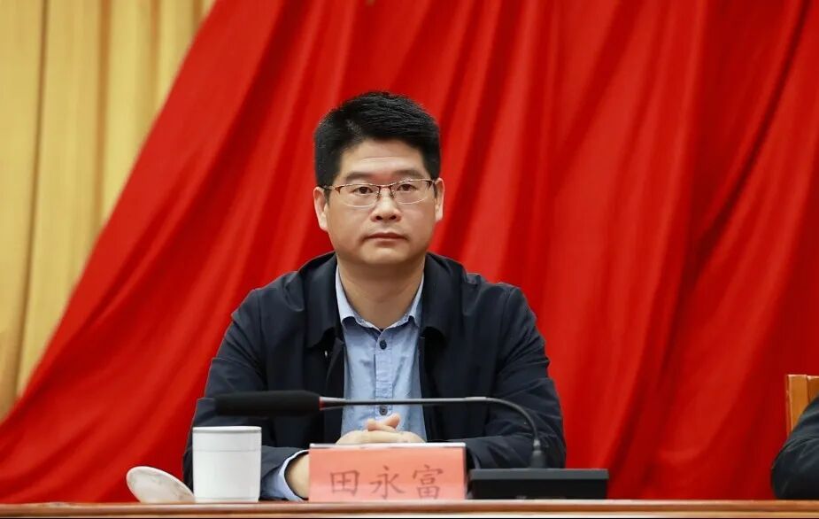 春雷出席会议并讲话,县委副书记,县长崔华明,县人大常委会主任高凌平