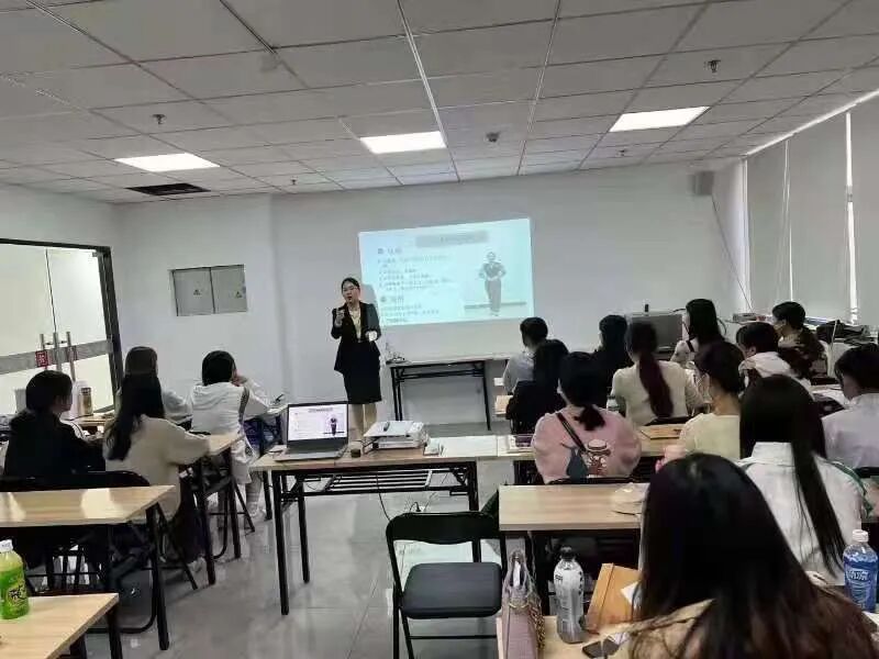锦绣前程 | 川科鼎利学院优秀学子赴福建高铁乘服实习就业 川科中德 3天前(图2)