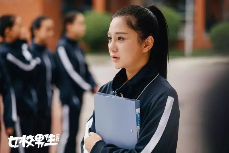 苗侨伟有一集电视剧闪三下就是有生命危险的电视叫?_有个电视剧里叫吴桐_电视剧无贼29集2 分15 秒里酒吧里唱的叫什么歌