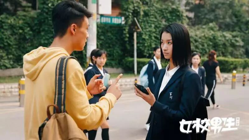 苗侨伟有一集电视剧闪三下就是有生命危险的电视叫?_电视剧无贼29集2 分15 秒里酒吧里唱的叫什么歌_有个电视剧里叫吴桐