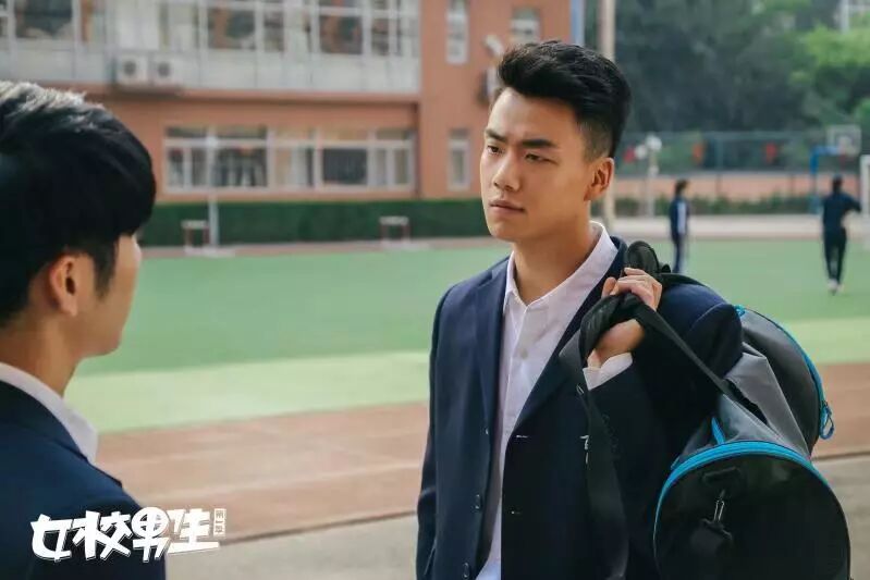 有个电视剧里叫吴桐_电视剧无贼29集2 分15 秒里酒吧里唱的叫什么歌_苗侨伟有一集电视剧闪三下就是有生命危险的电视叫?