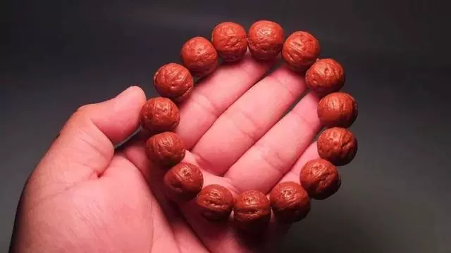 文玩野生小核桃,八棱和京八棱你真的分得清吗? 文玩野生小核桃,八棱和京八棱你真的分得清吗?