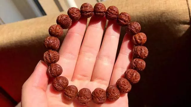 文玩野生小核桃,八棱和京八棱你真的分得清吗? 文玩野生小核桃,八棱和京八棱你真的分得清吗?