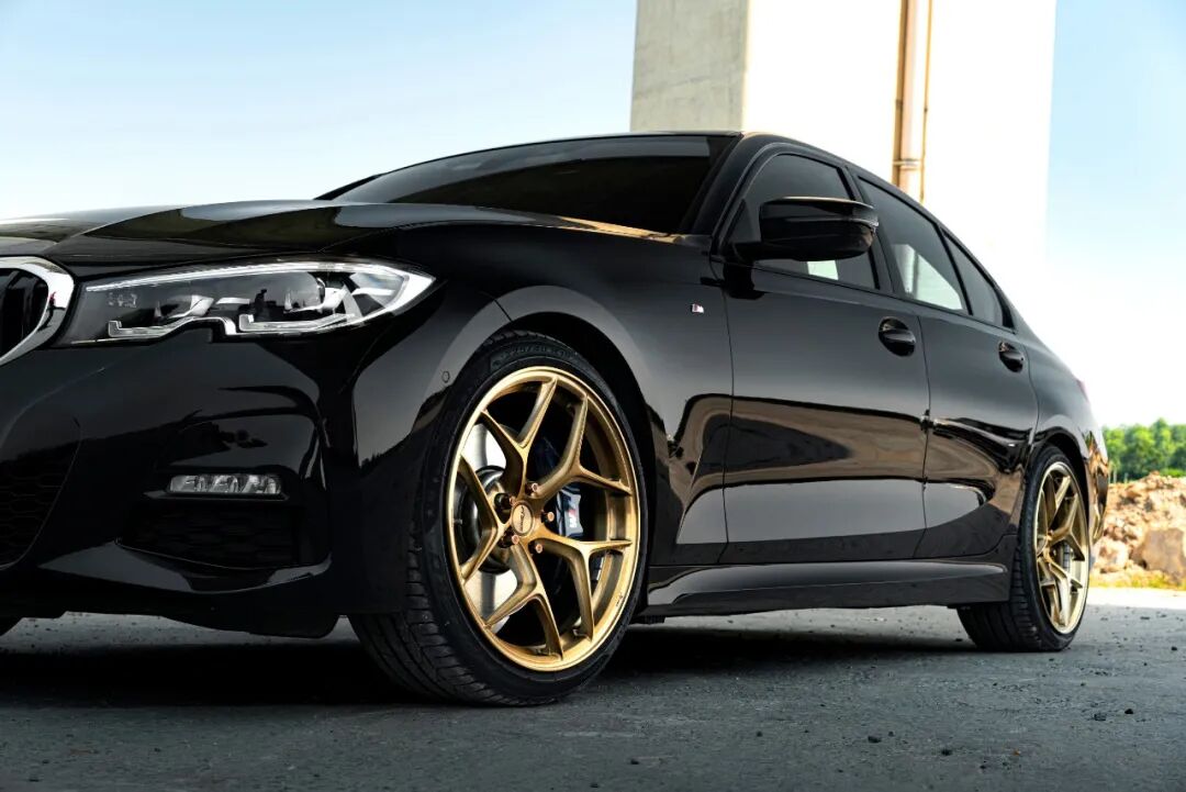 宝马3系改装合集,小幅升级达339匹480牛米,豪华感更强_太平洋号