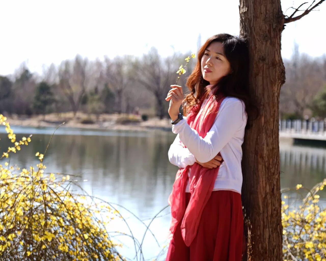 【冰心散文奖获奖作品展播】韩秀媛《心中有座百草园》朗诵  路芳 ... ...