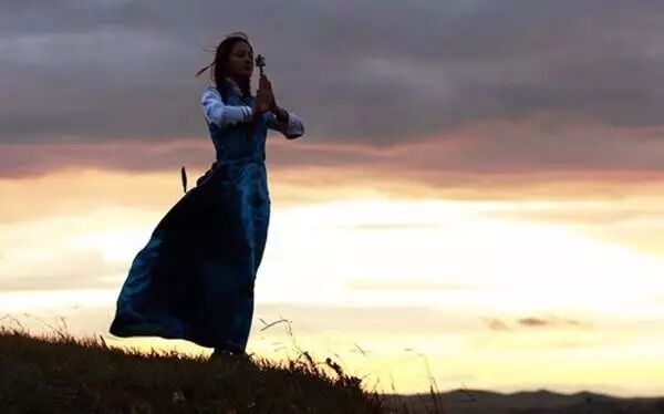 薇微诗话：洪烛《消失在青海湖畔的仓央嘉措》朗诵  郝娟