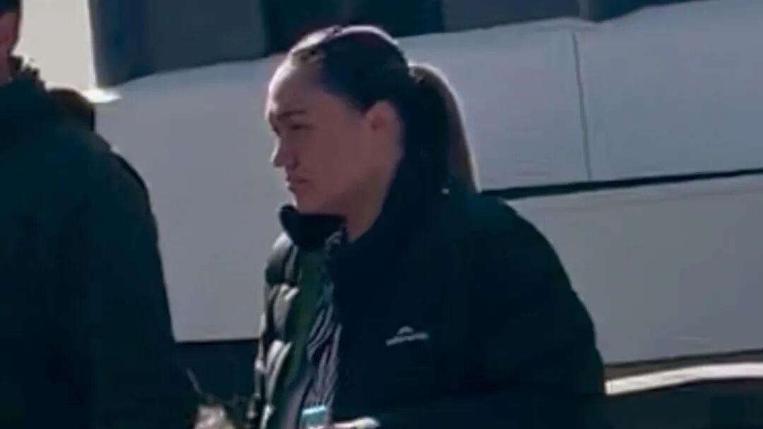 现年38岁、育有五个孩子的汉密尔顿居民帕梅拉·科西尔（Pamela Cossill）今天在汉密尔顿地方法院外接受判决，她因诈骗和盗窃罪被判刑，涉案金额共计203,394加元。照片/贝琳达·菲克（Belinda Feek）