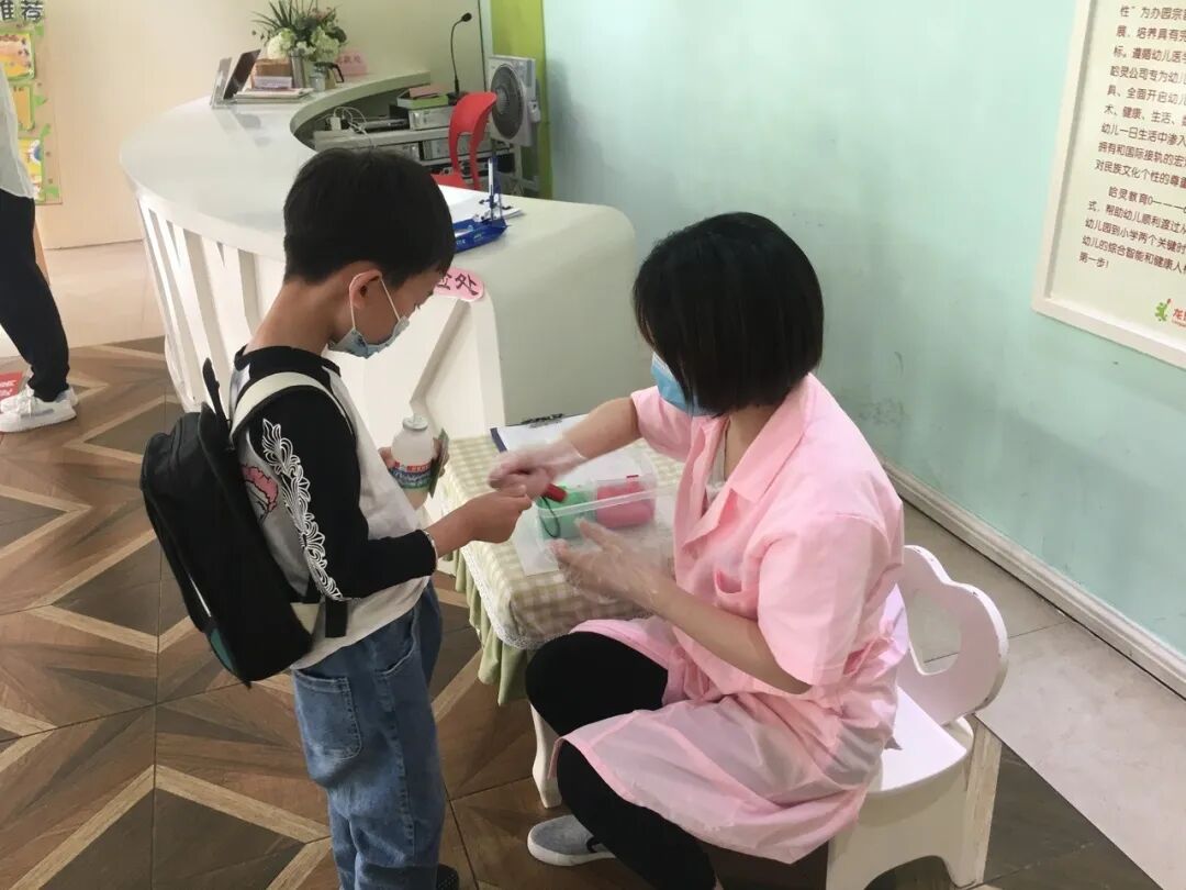 哈灵旗下龙泉市实验幼儿园开学在中国蓝新闻播出了!(图34)