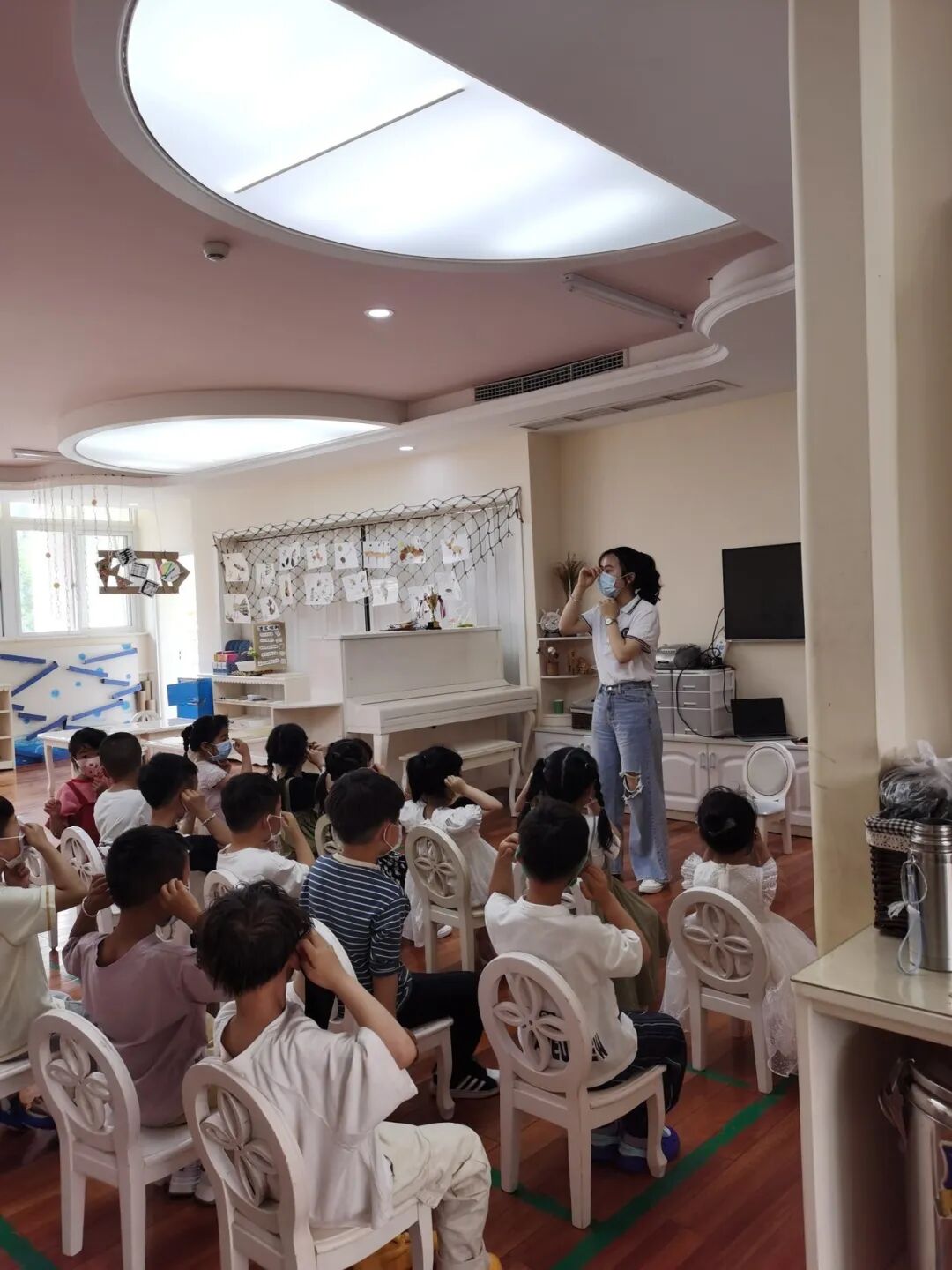 哈灵旗下龙泉市实验幼儿园开学在中国蓝新闻播出了!(图40)