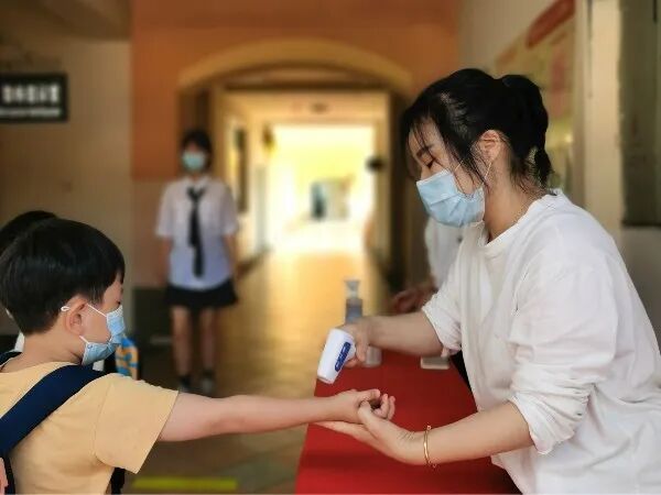 哈灵旗下龙泉市实验幼儿园开学在中国蓝新闻播出了!(图35)