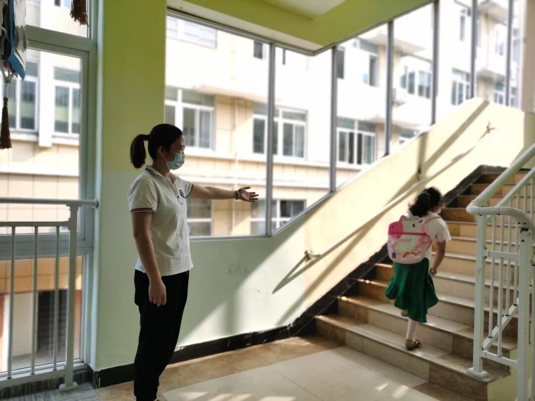 哈灵旗下龙泉市实验幼儿园开学在中国蓝新闻播出了!(图32)