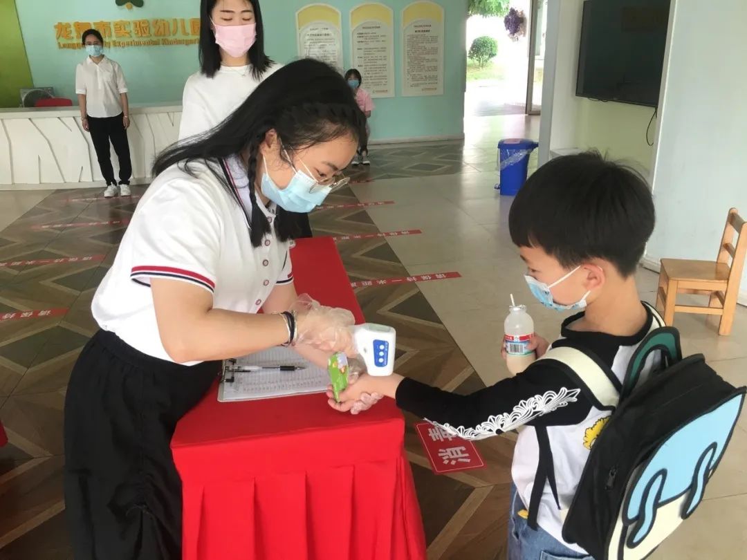 哈灵旗下龙泉市实验幼儿园开学在中国蓝新闻播出了!(图30)