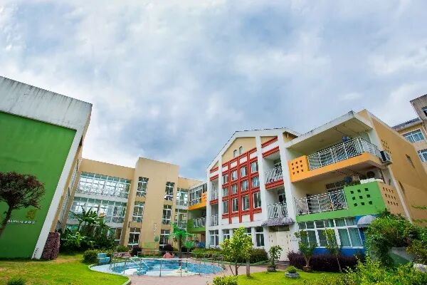 哈灵旗下龙泉市实验幼儿园开学在中国蓝新闻播出了!(图1)