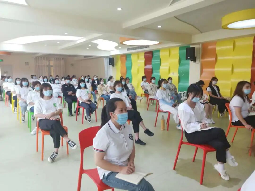 哈灵旗下龙泉市实验幼儿园开学在中国蓝新闻播出了!(图4)