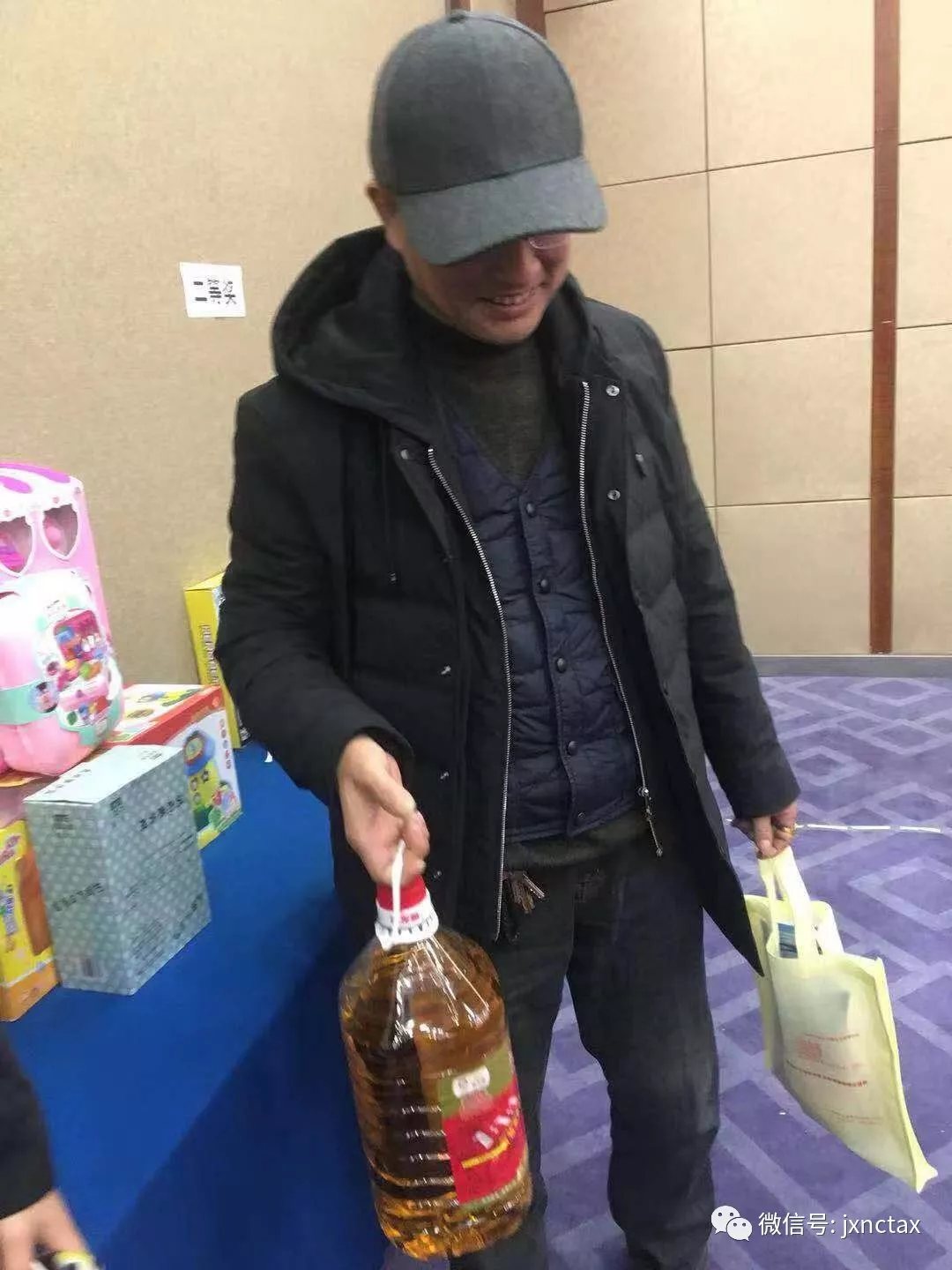 客户签到中 早来的小伙伴们开始玩游戏得礼品了!!! 这里划重点,我们的套环游戏的一等奖得主 游戏玩的差不多了,来看看我们 客户签到中 早来的小伙伴们开始玩游戏得礼品了!!! 这里划重点,我们的套环游戏的一等奖得主 游戏玩的差不多了,来看看我们