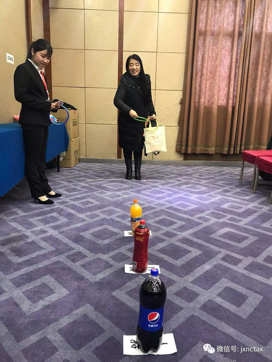 客户签到中 早来的小伙伴们开始玩游戏得礼品了!!! 这里划重点,我们的套环游戏的一等奖得主 游戏玩的差不多了,来看看我们 客户签到中 早来的小伙伴们开始玩游戏得礼品了!!! 这里划重点,我们的套环游戏的一等奖得主 游戏玩的差不多了,来看看我们