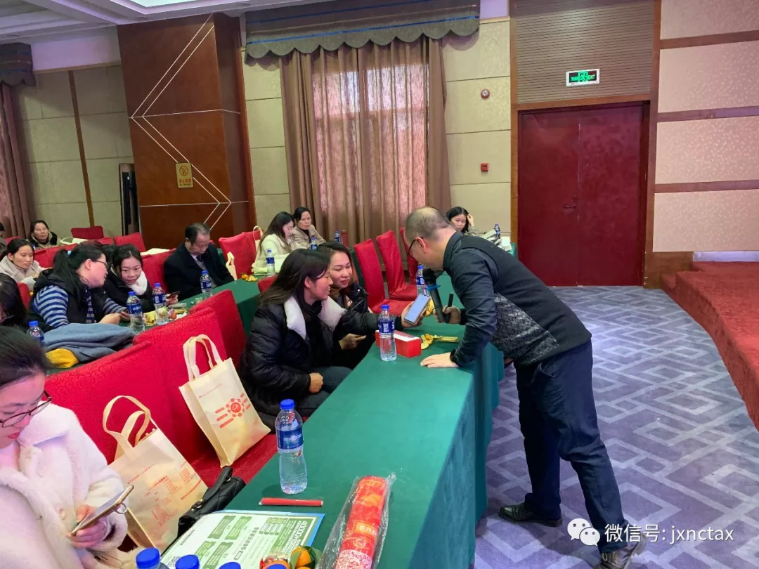 客户签到中 早来的小伙伴们开始玩游戏得礼品了!!! 这里划重点,我们的套环游戏的一等奖得主 游戏玩的差不多了,来看看我们 客户签到中 早来的小伙伴们开始玩游戏得礼品了!!! 这里划重点,我们的套环游戏的一等奖得主 游戏玩的差不多了,来看看我们