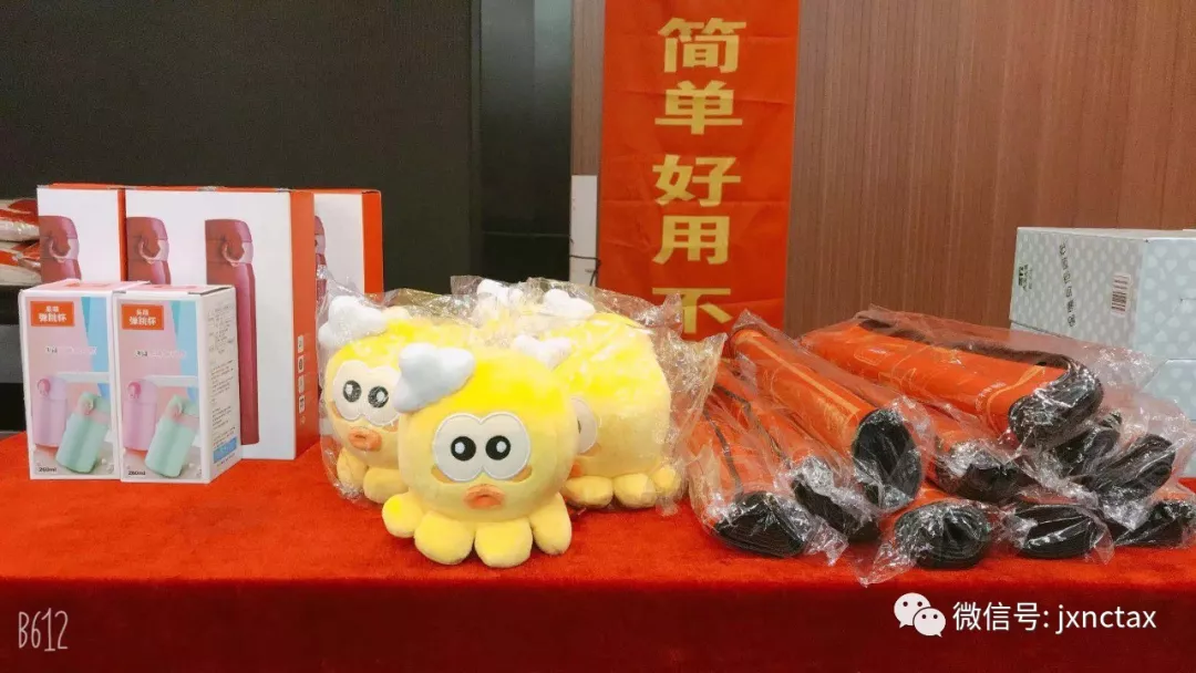 客户签到中 早来的小伙伴们开始玩游戏得礼品了!!! 这里划重点,我们的套环游戏的一等奖得主 游戏玩的差不多了,来看看我们 客户签到中 早来的小伙伴们开始玩游戏得礼品了!!! 这里划重点,我们的套环游戏的一等奖得主 游戏玩的差不多了,来看看我们