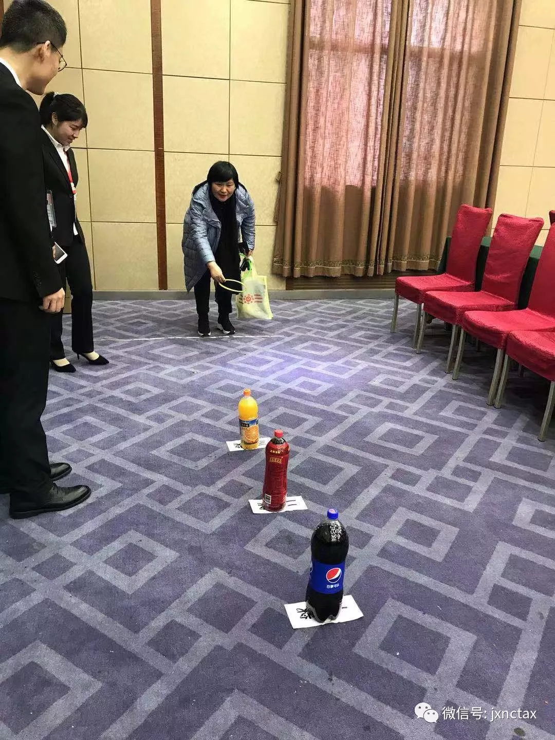 客户签到中 早来的小伙伴们开始玩游戏得礼品了!!! 这里划重点,我们的套环游戏的一等奖得主 游戏玩的差不多了,来看看我们 客户签到中 早来的小伙伴们开始玩游戏得礼品了!!! 这里划重点,我们的套环游戏的一等奖得主 游戏玩的差不多了,来看看我们