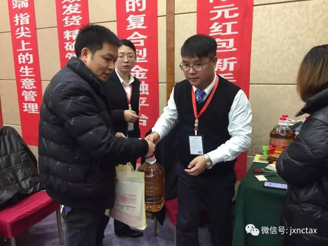 客户签到中 早来的小伙伴们开始玩游戏得礼品了!!! 这里划重点,我们的套环游戏的一等奖得主 游戏玩的差不多了,来看看我们 客户签到中 早来的小伙伴们开始玩游戏得礼品了!!! 这里划重点,我们的套环游戏的一等奖得主 游戏玩的差不多了,来看看我们