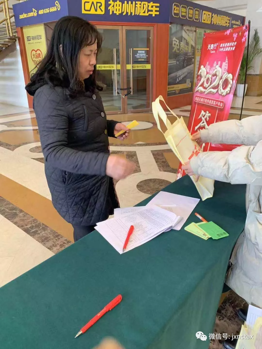 客户签到中 早来的小伙伴们开始玩游戏得礼品了!!! 这里划重点,我们的套环游戏的一等奖得主 游戏玩的差不多了,来看看我们 客户签到中 早来的小伙伴们开始玩游戏得礼品了!!! 这里划重点,我们的套环游戏的一等奖得主 游戏玩的差不多了,来看看我们