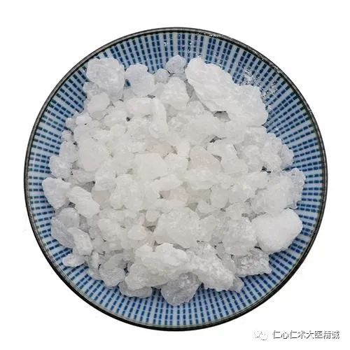 盐水漱口，然后洒约粉在舌上，口水吞下。很有效。朴硝（硭硝、马牙硝）　　「释名」亦名硝石朴、盐硝、皮硝
