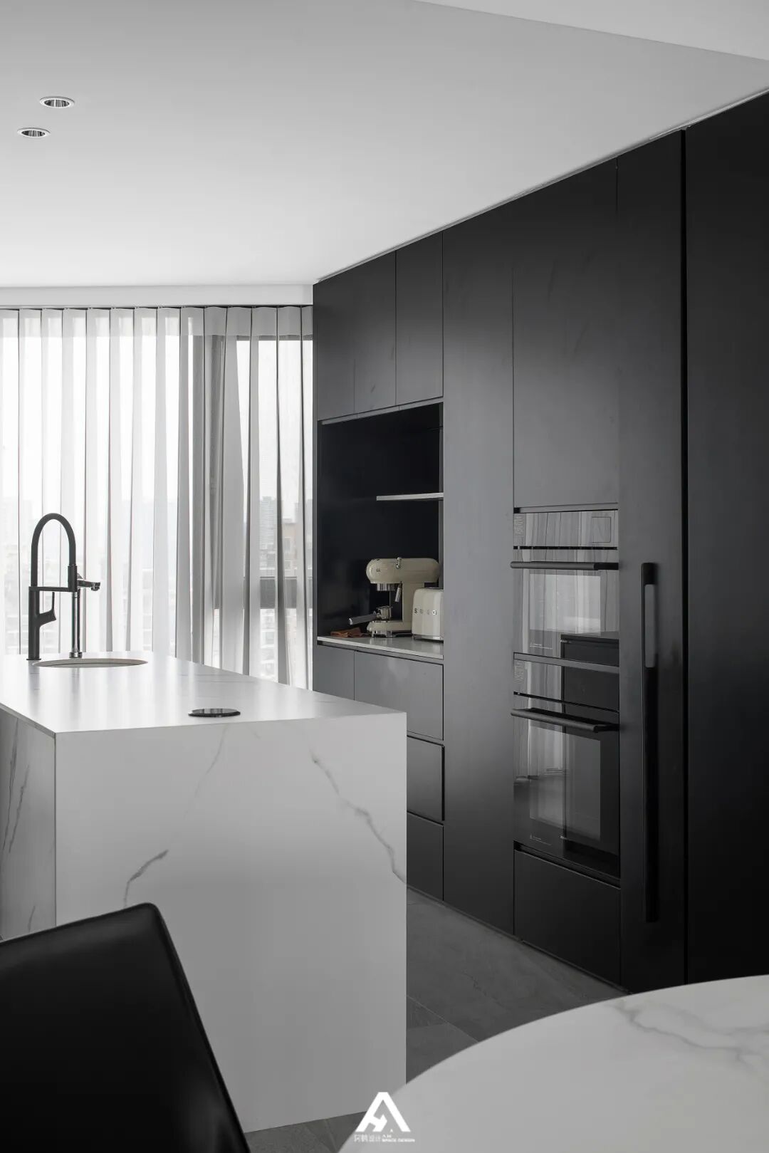 南昌阿鹤设计|200平湖景大宅洄游式布局把家当成美术馆艺术感满满