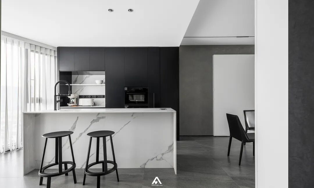 南昌阿鹤设计|200平湖景大宅洄游式布局把家当成美术馆艺术感满满