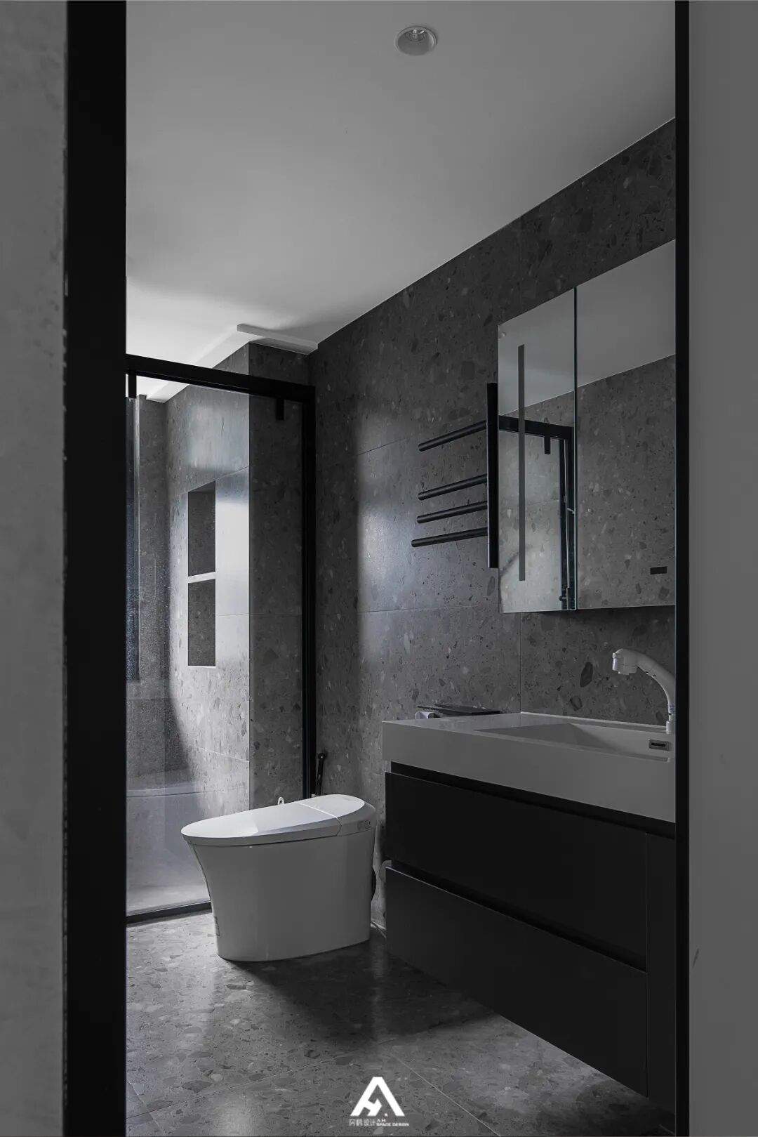 南昌阿鹤设计|200平湖景大宅洄游式布局把家当成美术馆艺术感满满