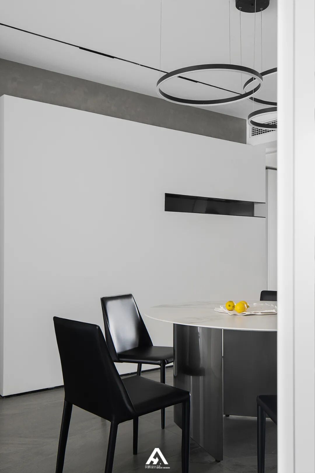 南昌阿鹤设计|200平湖景大宅洄游式布局把家当成美术馆艺术感满满