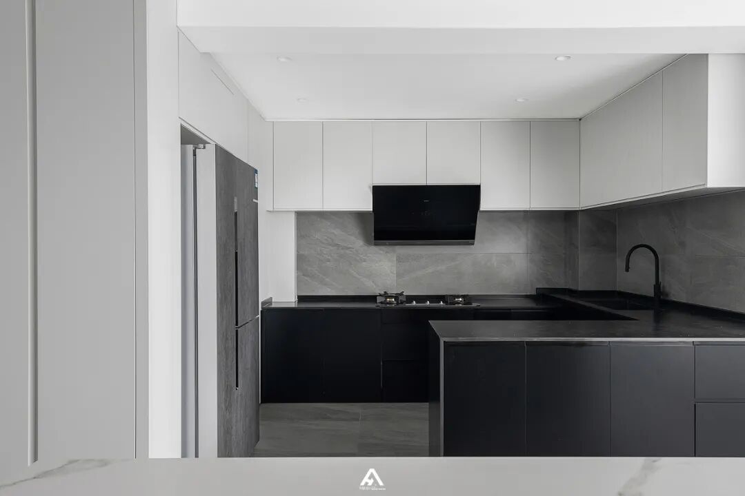 南昌阿鹤设计|200平湖景大宅洄游式布局把家当成美术馆艺术感满满