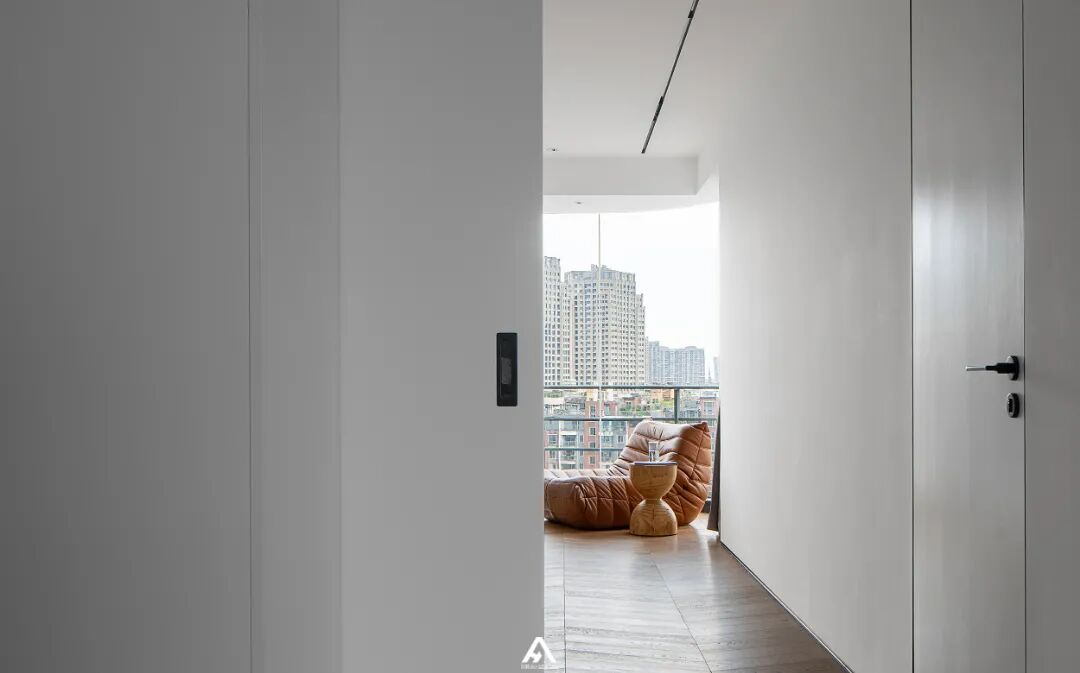 南昌阿鹤设计|200平湖景大宅洄游式布局把家当成美术馆艺术感满满