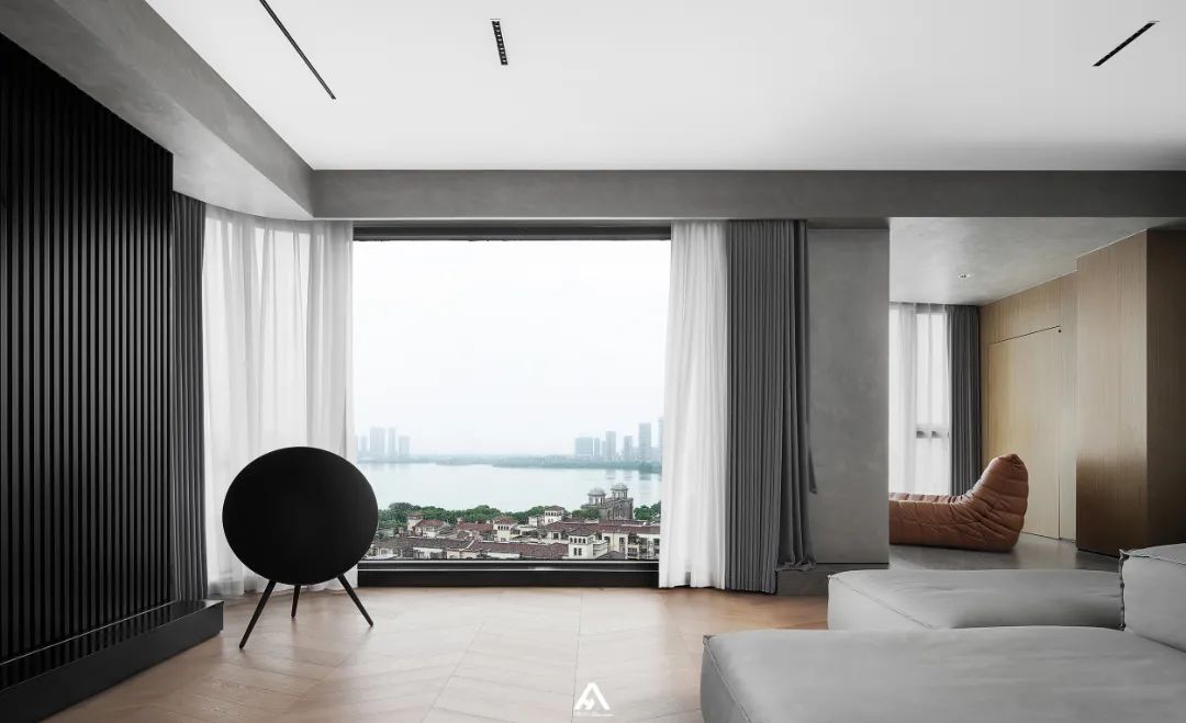 南昌阿鹤设计|200平湖景大宅洄游式布局把家当成美术馆艺术感满满