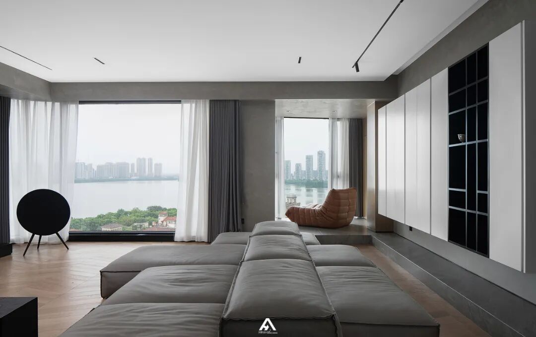 南昌阿鹤设计|200平湖景大宅洄游式布局把家当成美术馆艺术感满满