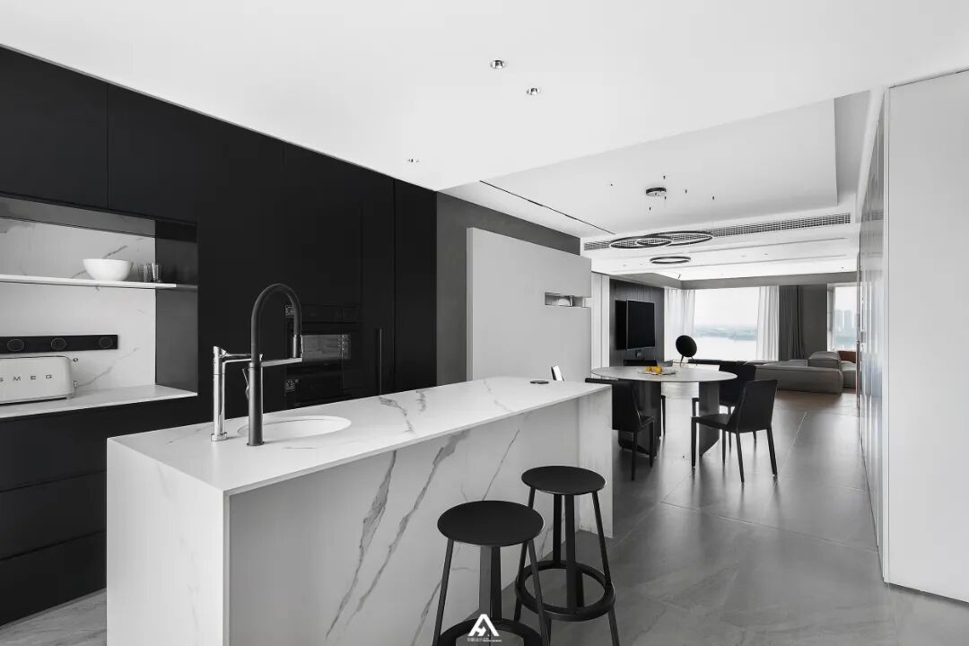 南昌阿鹤设计|200平湖景大宅洄游式布局把家当成美术馆艺术感满满