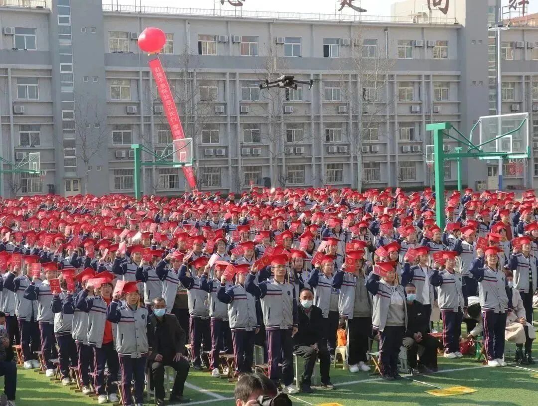 全体学生宣誓.JPG 图片