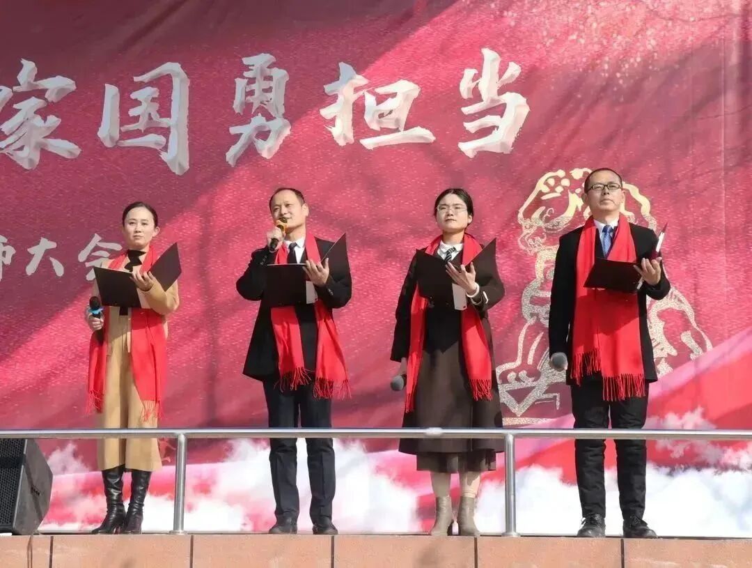 教师朗诵.JPG 图片