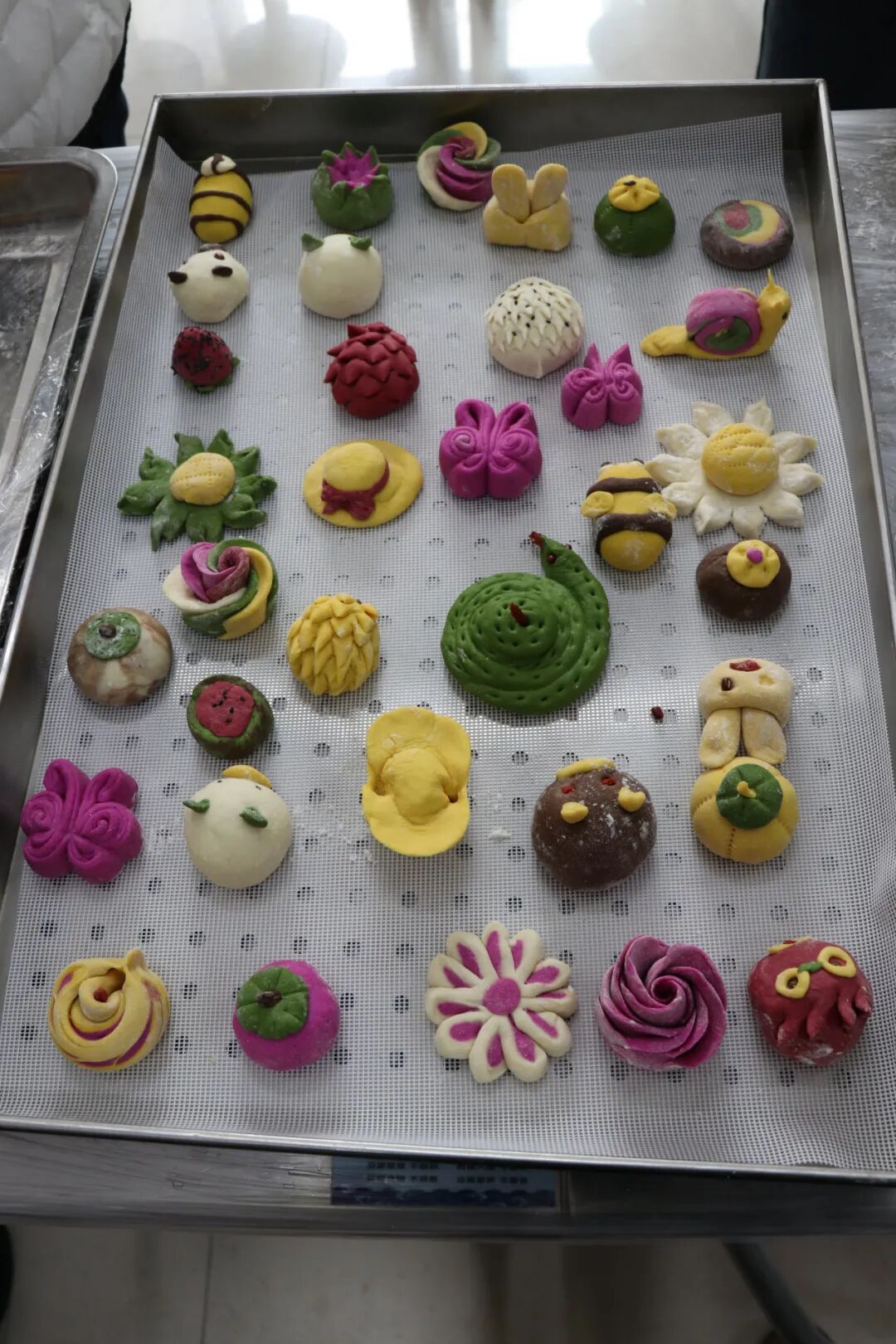 学做花样面点妆点美好生活丨聊城市水城中学开展庆祝三八妇女节五彩