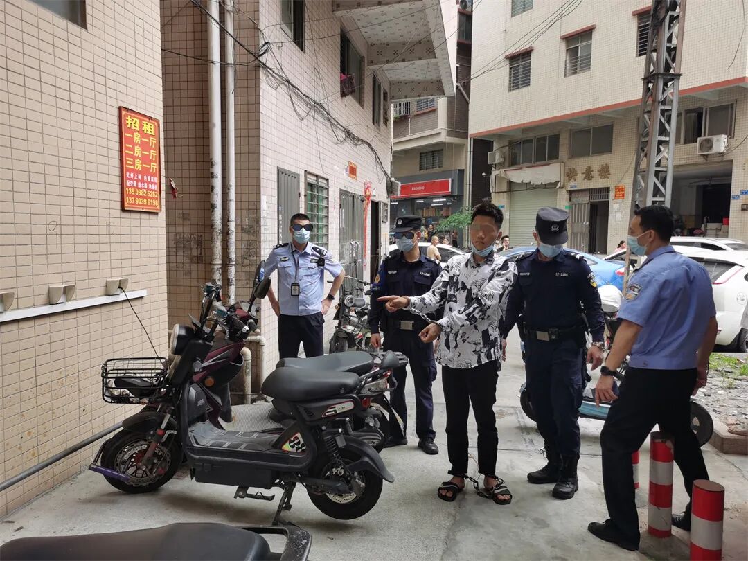 社会治理大盗被押解指认现场群众拍手叫好长安警方对盗窃违法犯罪掀起