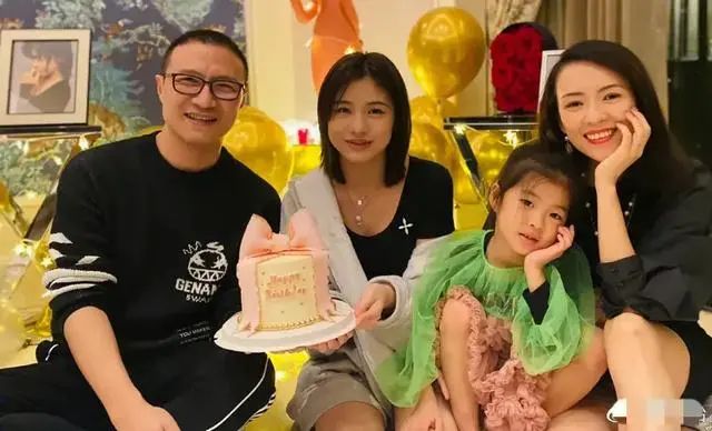 大瓜!国民夫妻离婚,代y出轨锤爆,圈内最大黑幕曝光!-微信头条网 大瓜!国民夫妻离婚,代y出轨锤爆,圈内最大黑幕曝光!