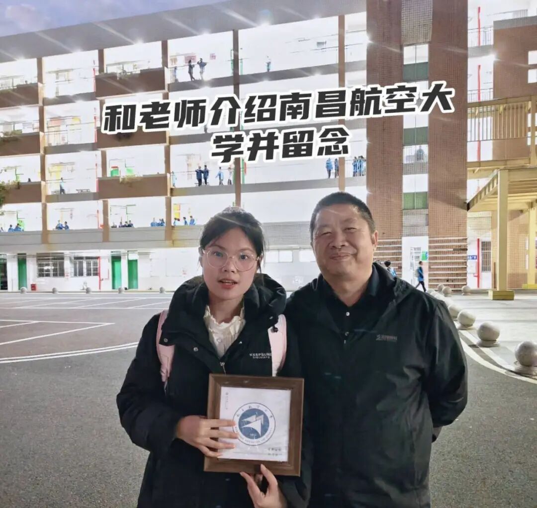 4.和老师介绍学校.jpg